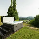 An Der Suedsteirischen Weinstrasse Gamlitz - Idyllisches Ferienhaeuschen Im Naturparadies Mit Grossem Whirlpool & Panoramasauna بيت للعطل