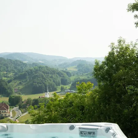 Počitniška hiša An Der Suedsteirischen Weinstrasse Gamlitz - Idyllisches Ferienhaeuschen Im Naturparadies Mit Grossem Whirlpool & Panoramasauna