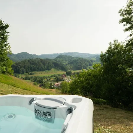 Počitniška hiša An Der Suedsteirischen Weinstrasse Gamlitz - Idyllisches Ferienhaeuschen Im Naturparadies Mit Grossem Whirlpool & Panoramasauna