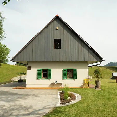 Počitniška hiša An Der Suedsteirischen Weinstrasse Gamlitz - Idyllisches Ferienhaeuschen Im Naturparadies Mit Grossem Whirlpool & Panoramasauna Zgornja Kungota