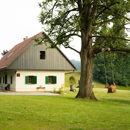 Počitniška hiša An Der Suedsteirischen Weinstrasse Gamlitz - Idyllisches Ferienhaeuschen Im Naturparadies Mit Grossem Whirlpool & Panoramasauna